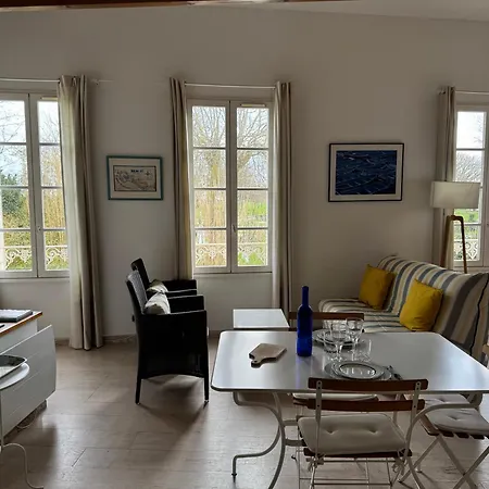 Appartement ღ Atgier - Au cœur du port, Spacieux et Wifi