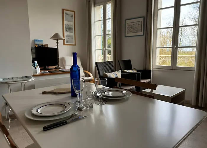 Appartement ღ Atgier - Au cœur du port, Spacieux et Wifi